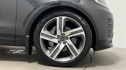 2024 (24) LAND ROVER DISCOVERY 3.0 D300 Dynamic HSE 5dr Auto 5856438