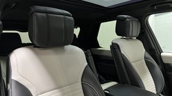 2024 (24) LAND ROVER DISCOVERY 3.0 D300 Dynamic HSE 5dr Auto 5856462