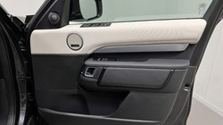2024 (24) LAND ROVER DISCOVERY 3.0 D300 Dynamic HSE 5dr Auto 5856471