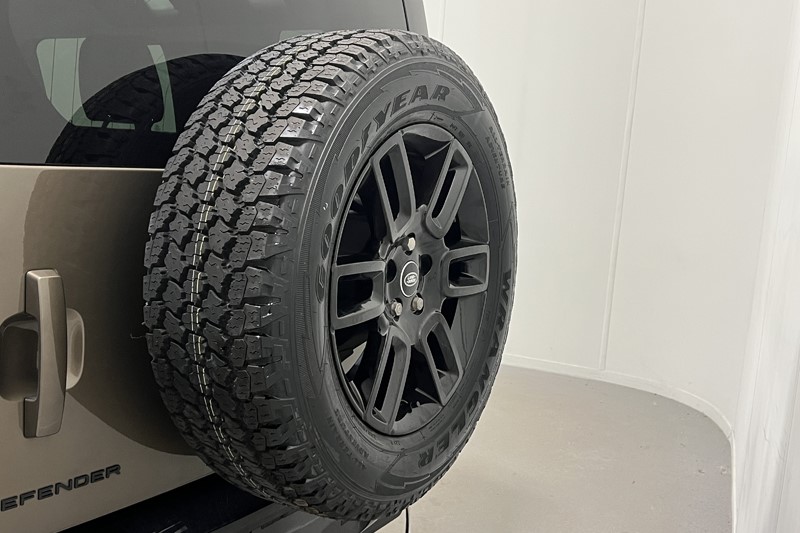 2023 (73) LAND ROVER DEFENDER 3.0 D250 X-Dynamic SE 110 5dr Auto 5876449