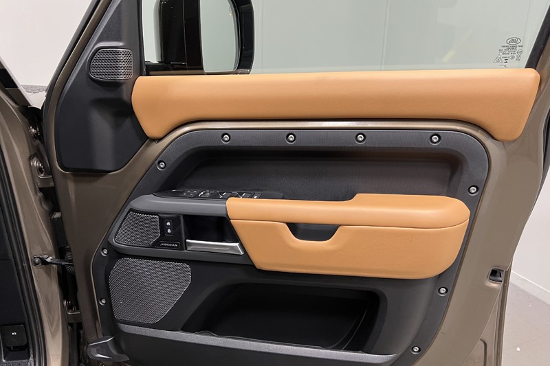2023 (73) LAND ROVER DEFENDER 3.0 D250 X-Dynamic SE 110 5dr Auto 5876462