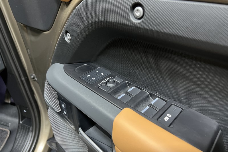 2023 (73) LAND ROVER DEFENDER 3.0 D250 X-Dynamic SE 110 5dr Auto 5876460
