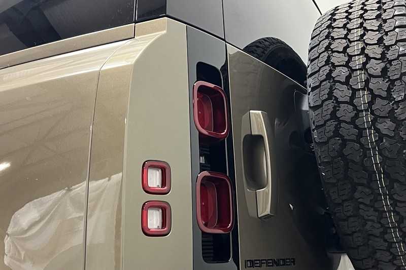 2023 (73) LAND ROVER DEFENDER 3.0 D250 X-Dynamic SE 110 5dr Auto 5876450
