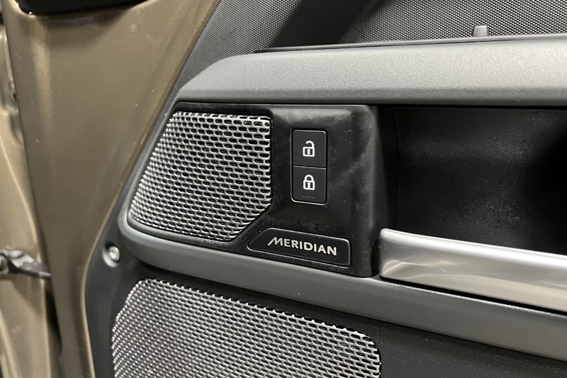 2023 (73) LAND ROVER DEFENDER 3.0 D250 X-Dynamic SE 110 5dr Auto 5876461