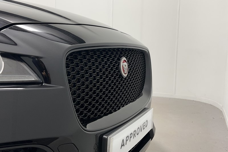 2020 (20) JAGUAR F-PACE 2.0d [180] Chequered Flag 5dr Auto AWD 5881606