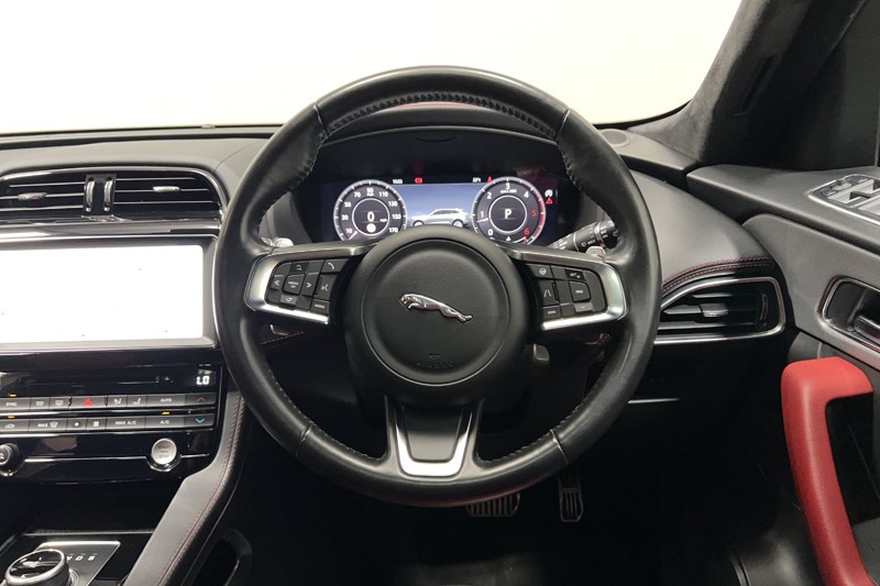 2020 (20) JAGUAR F-PACE 2.0d [180] Chequered Flag 5dr Auto AWD 5881565
