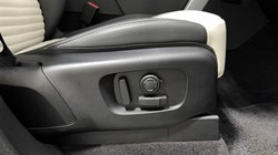 2026 (26) LAND ROVER DISCOVERY 3.0 D350 Tempest 5dr Auto 5879859