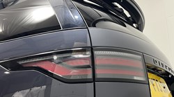 2023 (73) LAND ROVER DISCOVERY 3.0 D300 Dynamic SE 5dr Auto 5895239