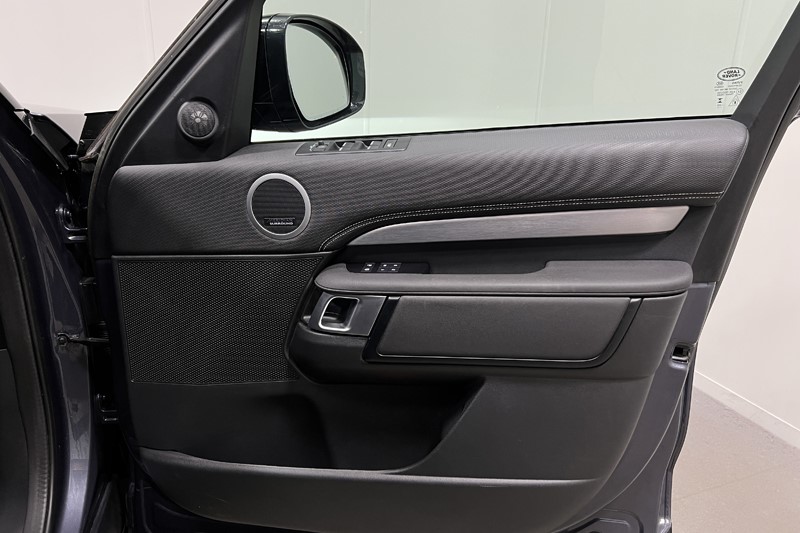 2023 (73) LAND ROVER DISCOVERY 3.0 D300 Dynamic SE 5dr Auto 5895259
