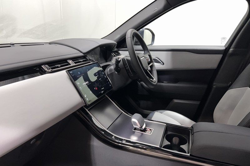 2025 (25) LAND ROVER RANGE ROVER VELAR 2.0 D200 MHEV Dynamic SE 5dr Auto 5880203