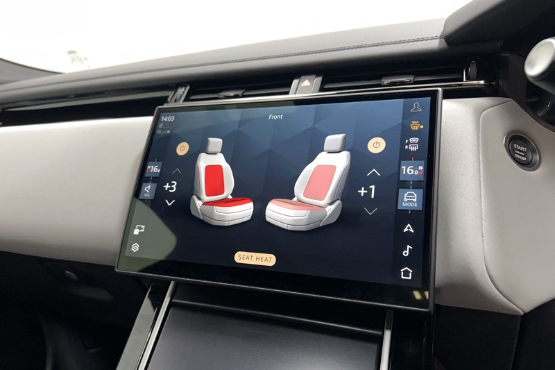 2025 (25) LAND ROVER RANGE ROVER VELAR 2.0 D200 MHEV Dynamic SE 5dr Auto 5880201