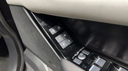 2025 (25) LAND ROVER RANGE ROVER VELAR 2.0 D200 MHEV Dynamic SE 5dr Auto 5880183
