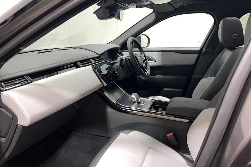 2025 (25) LAND ROVER RANGE ROVER VELAR 2.0 D200 MHEV Dynamic SE 5dr Auto 5880202
