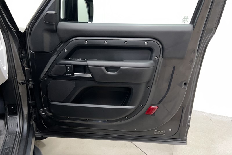 2025 (75) LAND ROVER COMMERCIAL DEFENDER 3.0 D350 Hard Top X-Dynamic HSE Auto [3 Seat] 5882123