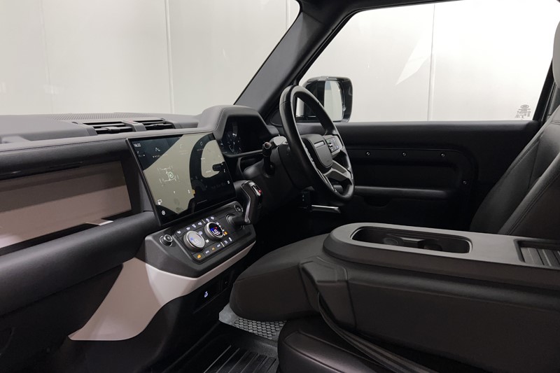 2025 (75) LAND ROVER COMMERCIAL DEFENDER 3.0 D350 Hard Top X-Dynamic HSE Auto [3 Seat] 5882147