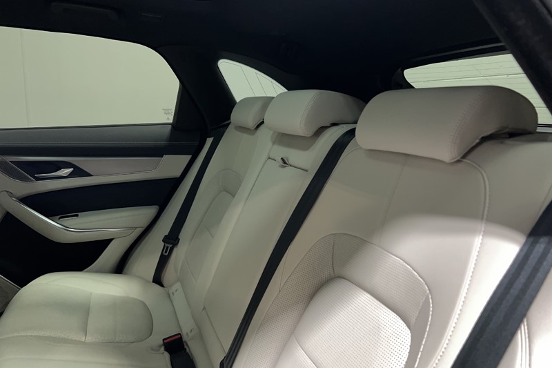 2023 (73) JAGUAR F-PACE 2.0 P250 R-Dynamic SE Black 5dr Auto AWD 5913884
