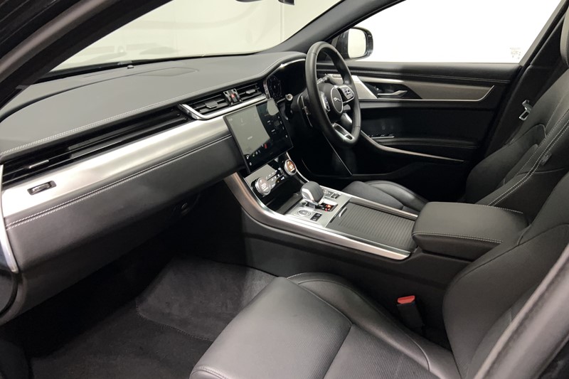 2024 (74) JAGUAR XF 2.0 D200 R-Dynamic SE Black 4dr Auto 5881153