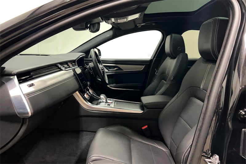2024 (74) JAGUAR XF 2.0 D200 R-Dynamic SE Black 4dr Auto 5881123