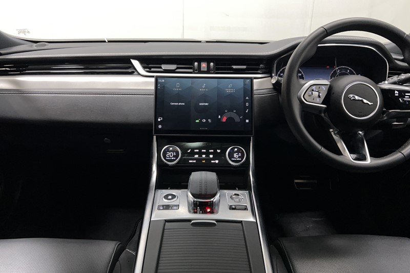 2024 (74) JAGUAR XF 2.0 D200 R-Dynamic SE Black 4dr Auto 5881130