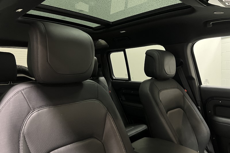 2023 (23) LAND ROVER DEFENDER 3.0 D300 X-Dynamic HSE 110 5dr Auto [7 Seat] 5895525