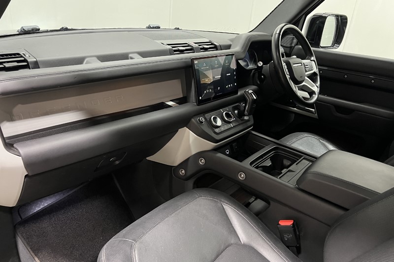 2023 (23) LAND ROVER DEFENDER 3.0 D300 X-Dynamic HSE 110 5dr Auto [7 Seat] 5895506