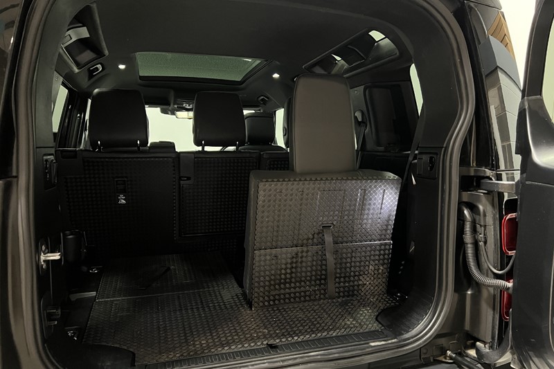 2023 (23) LAND ROVER DEFENDER 3.0 D300 X-Dynamic HSE 110 5dr Auto [7 Seat] 5895539