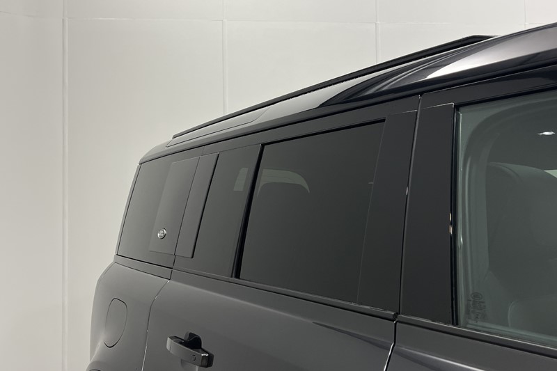 2023 (23) LAND ROVER DEFENDER 3.0 D300 X-Dynamic HSE 110 5dr Auto [7 Seat] 5895535