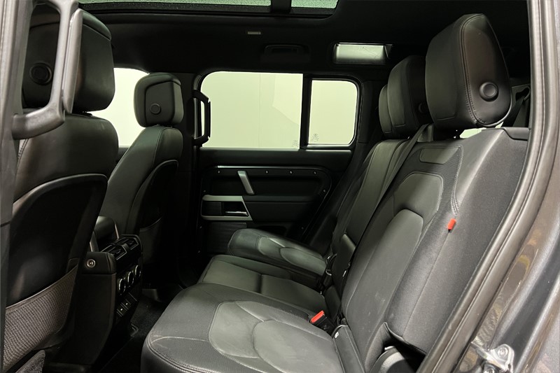 2023 (23) LAND ROVER DEFENDER 3.0 D300 X-Dynamic HSE 110 5dr Auto [7 Seat] 5895494