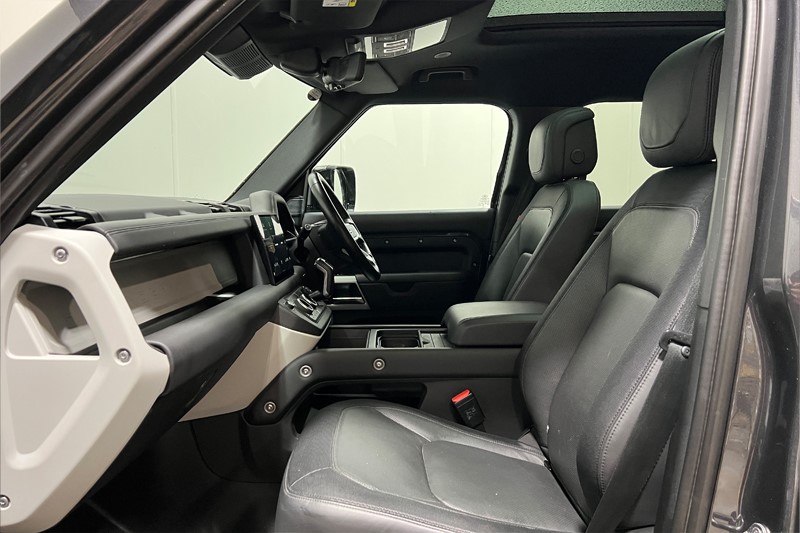 2023 (23) LAND ROVER DEFENDER 3.0 D300 X-Dynamic HSE 110 5dr Auto [7 Seat] 5895493