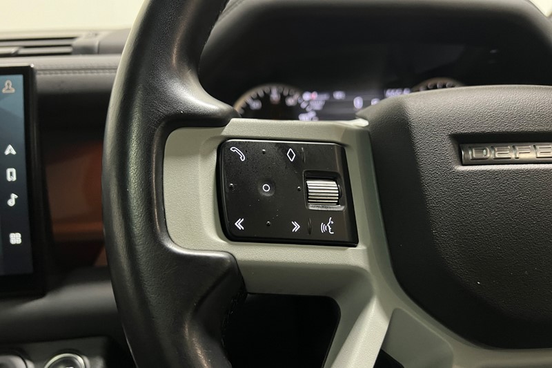 2023 (23) LAND ROVER DEFENDER 3.0 D300 X-Dynamic HSE 110 5dr Auto [7 Seat] 5895521