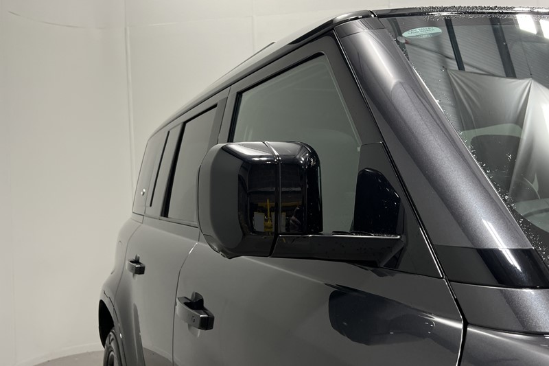 2023 (23) LAND ROVER DEFENDER 3.0 D300 X-Dynamic HSE 110 5dr Auto [7 Seat] 5895524