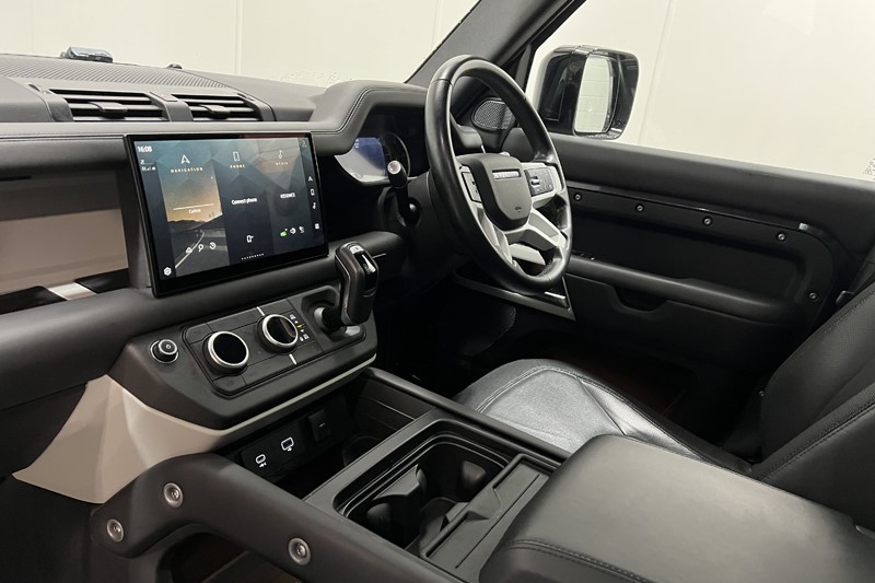2023 (23) LAND ROVER DEFENDER 3.0 D300 X-Dynamic HSE 110 5dr Auto [7 Seat] 5895505