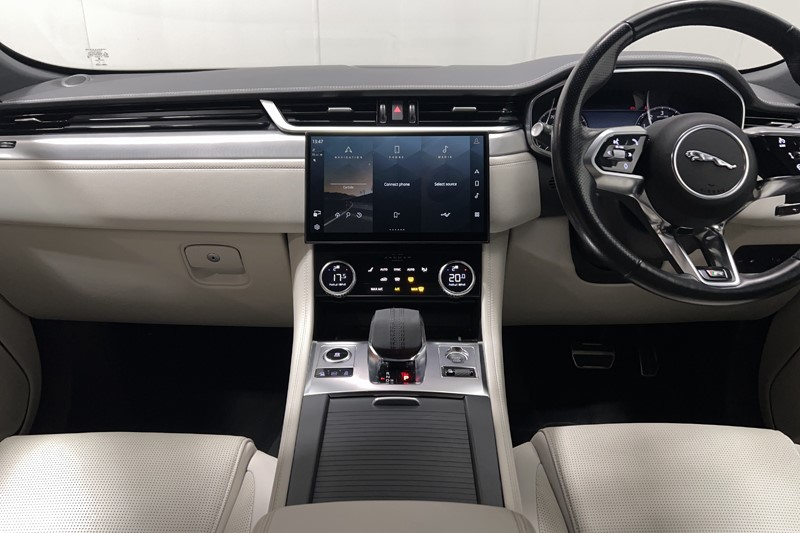2022 (22) JAGUAR F-PACE 2.0 P400e R-Dynamic SE 5dr Auto AWD 5918164