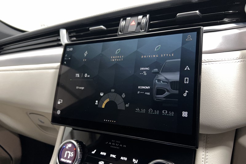 2022 (22) JAGUAR F-PACE 2.0 P400e R-Dynamic SE 5dr Auto AWD 5918181
