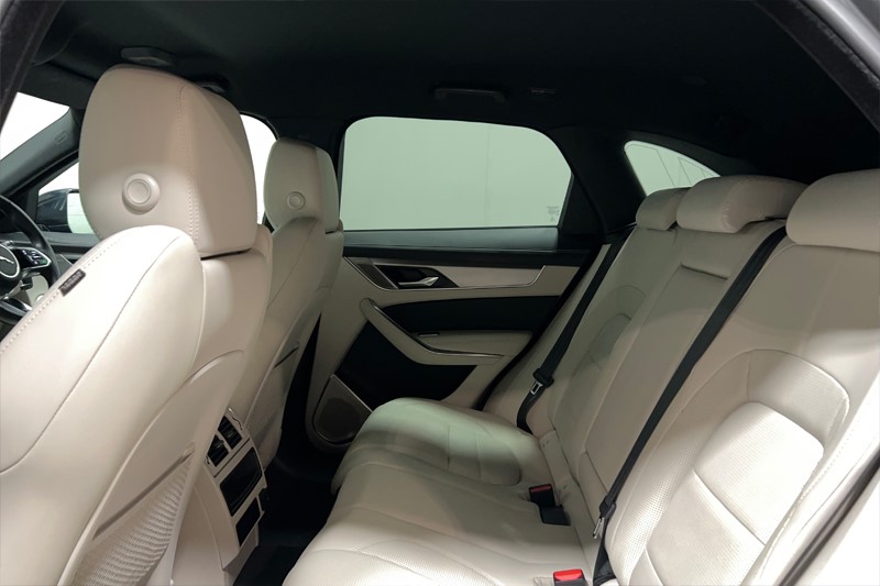 2022 (22) JAGUAR F-PACE 2.0 P400e R-Dynamic SE 5dr Auto AWD 5918158