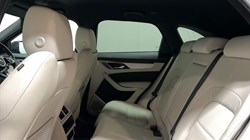 2022 (22) JAGUAR F-PACE 2.0 P400e R-Dynamic SE 5dr Auto AWD 5918158