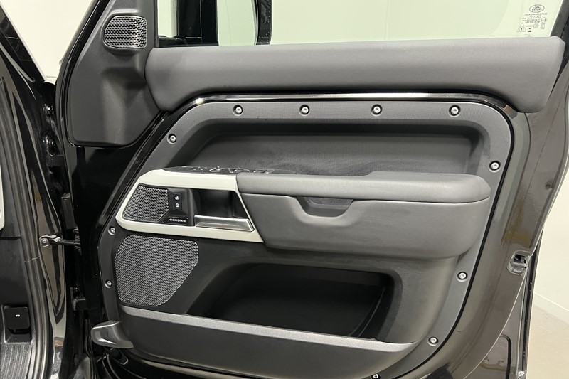 2023 (73) LAND ROVER DEFENDER 3.0 D250 X-Dynamic SE 110 5dr Auto 5895412
