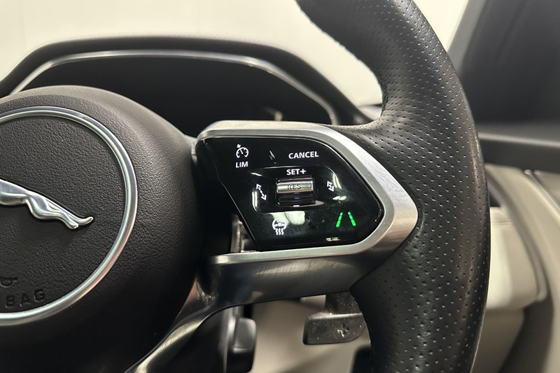 2023 (23) JAGUAR F-PACE 2.0 D200 R-Dynamic Black 5dr Auto AWD 5927119