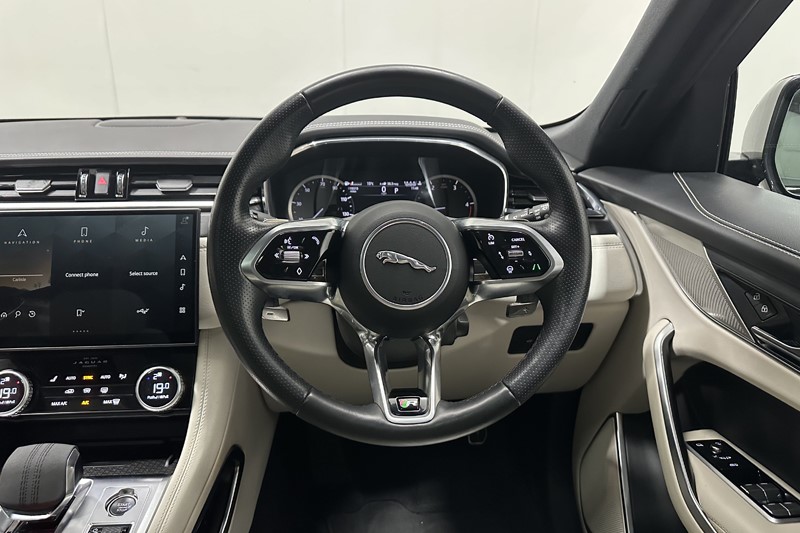 2023 (23) JAGUAR F-PACE 2.0 D200 R-Dynamic Black 5dr Auto AWD 5927111