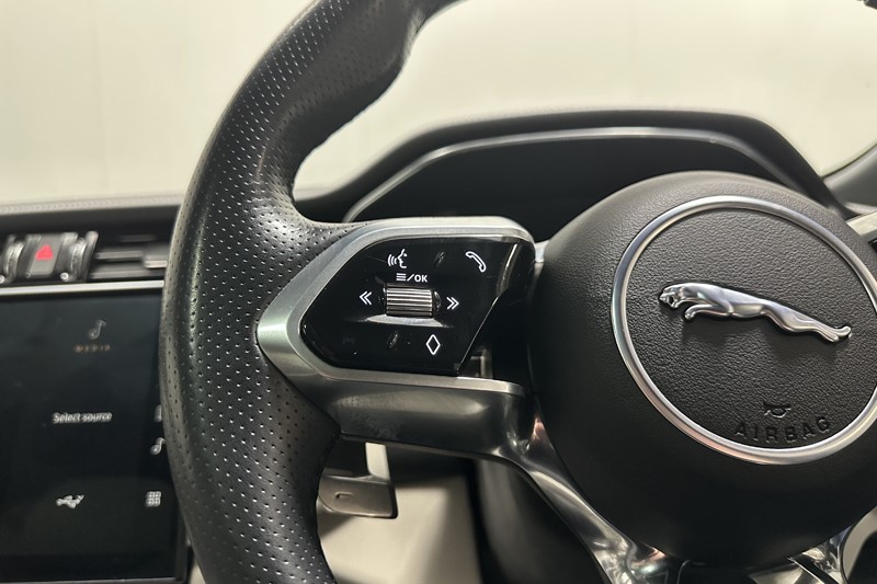2023 (23) JAGUAR F-PACE 2.0 D200 R-Dynamic Black 5dr Auto AWD 5927120