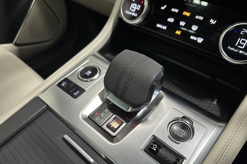 2023 (23) JAGUAR F-PACE 2.0 D200 R-Dynamic Black 5dr Auto AWD 5927122