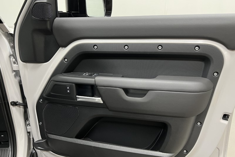 2026 (76) LAND ROVER COMMERCIAL DEFENDER 3.0 D250 Hard Top S Auto 5929742