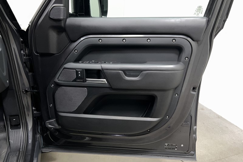 2022 (22) LAND ROVER DEFENDER 3.0 D250 X-Dynamic HSE 110 5dr Auto 5957708
