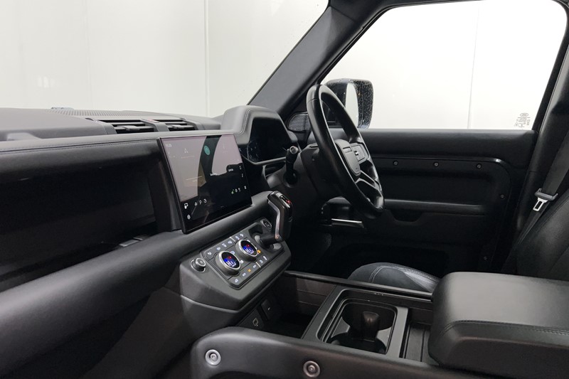 2022 (22) LAND ROVER DEFENDER 3.0 D250 X-Dynamic HSE 110 5dr Auto 5957732