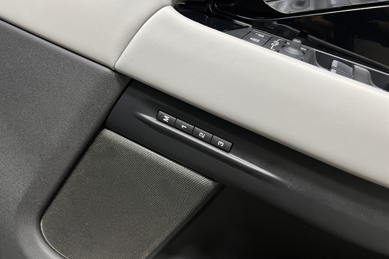 2025 (25) LAND ROVER RANGE ROVER EVOQUE 2.0 D200 Autobiography 5dr Auto [Revised] 5985595