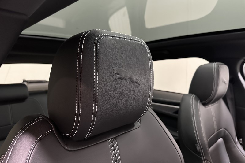 2022 (72) JAGUAR F-PACE 3.0 D300 R-Dynamic SE 5dr Auto AWD 5979356