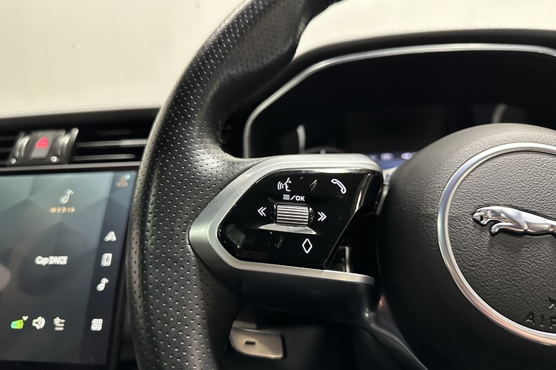 2022 (72) JAGUAR F-PACE 3.0 D300 R-Dynamic SE 5dr Auto AWD 5979359