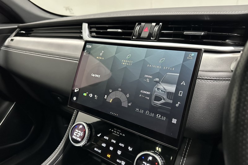 2022 (72) JAGUAR F-PACE 3.0 D300 R-Dynamic SE 5dr Auto AWD 5979366