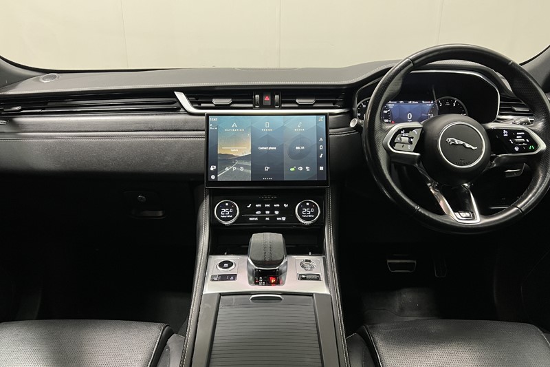 2023 (23) JAGUAR F-PACE 2.0 D200 R-Dynamic Black 5dr Auto AWD 5985538