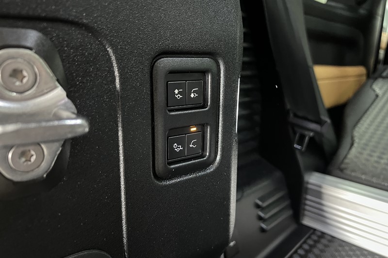 2024 (73) LAND ROVER DEFENDER 3.0 P400 X 90 3dr Auto 5981891